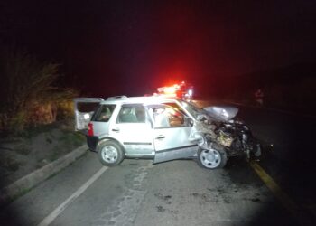 Colisão entre Ford Ecosport e Chevrolet Onix deixa feridos na MGC-265, em Alpinópolis