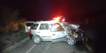 Colisão entre Ford Ecosport e Chevrolet Onix deixa feridos na MGC-265, em Alpinópolis