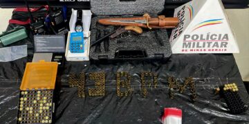 Três suspeitos são presos após disparos de arma de fogo e apreensão de armas, drogas e veículos em operação policial
