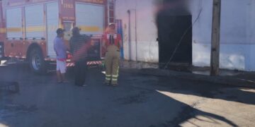 Incêndio destrói residência no bairro Cidade Nova em Campos Gerais
