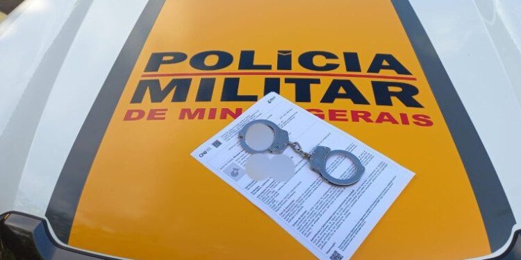 Polícia Militar Rodoviária prende foragido da Justiça e motorista embriagado na MG-050, em Capitólio