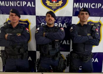Homem tenta fugir durante abordagem e acaba detido com arma adaptada e cocaína em Passos