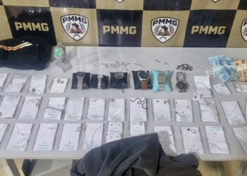 Trio é preso após roubo a loja de joias; PM recupera 100% dos produtos levados