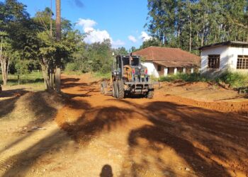 Prefeitura intensifica manutenção de estradas rurais em Conceição da Aparecida