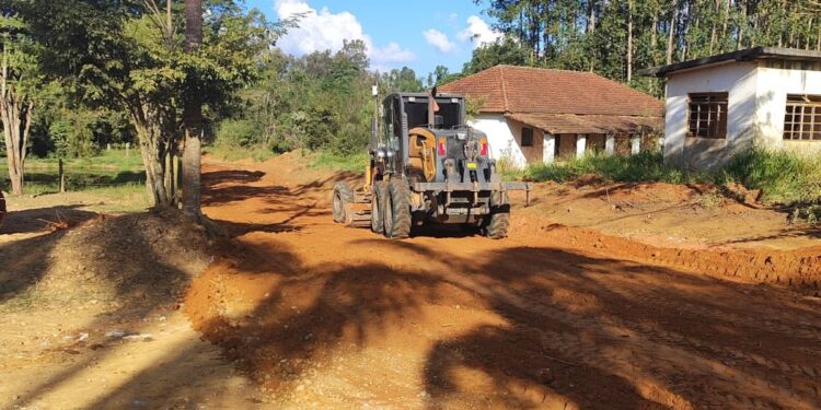 Prefeitura intensifica manutenção de estradas rurais em Conceição da Aparecida