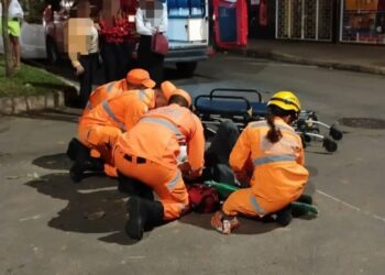 Motociclista de 19 anos fica ferido após acidente em Alfenas