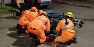 Motociclista de 19 anos fica ferido após acidente em Alfenas