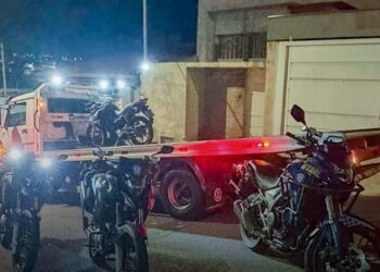 Motociclista sem habilitação foge da PM por várias ruas de Guaxupé e acaba abordado