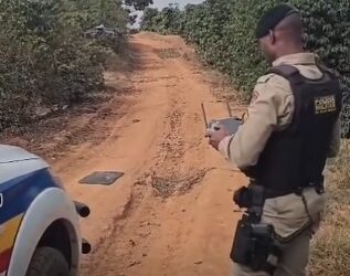 VÍDEO | PM de Cabo Verde utiliza drone para monitorar lavouras e reforça orientações durante a colheita do café