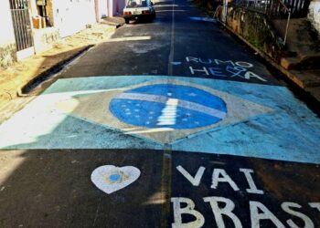 VÍDEO: Copa do Mundo movimenta bares, ruas e comércio em Carmo do Rio Claro