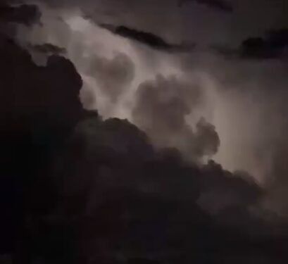 VÍDEO | Céu carregado e relâmpagos anunciaram tempestade de granizo que atingiu Ilicínea (MG)