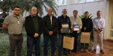 Embaixador do Paquistão visita a Cooxupé para fortalecer relações comerciais com o Brasil