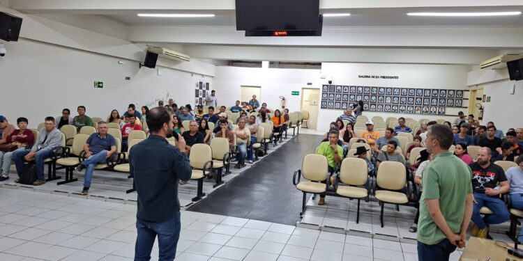VÍDEO | Primeira reunião apresenta programa Minha Casa, Minha Vida Rural em Carmo e prevê construção de moradias para 40 famílias