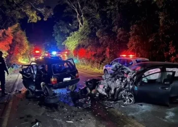 Família morre em acidente com quatro vítimas após colisão frontal na MG-111