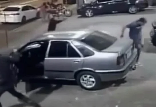 Homem é perseguido e morto a tiros dentro de loja