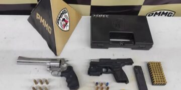 Homem é preso com armas e mais de 120 munições durante ação da PM em Passos