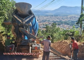 Prefeitura retoma obras de calçamento da Serra da Tormenta em Carmo do Rio Claro