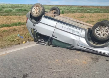 Bebê de um mês morre após capotamento de carro na BR-265