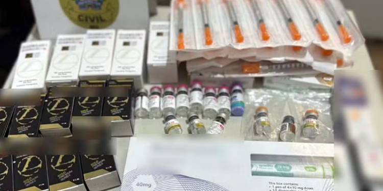 Polícia Civil apreende medicamentos para emagrecimento e hormônios comercializados ilegalmente em Passos