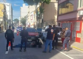 Motociclista fica ferido após colisão com carro em avenida do Sul de Minas