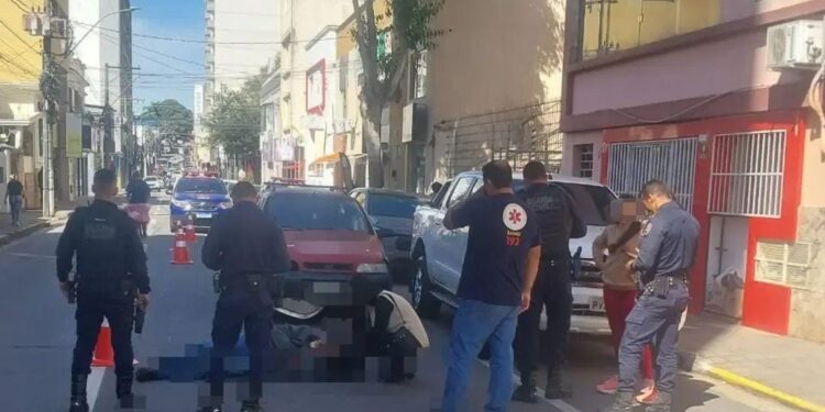 Motociclista fica ferido após colisão com carro em avenida do Sul de Minas