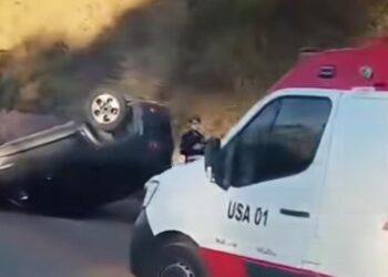 Quatro pessoas saem ilesas após carro capotar no Sul de Minas