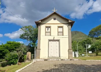 VÍDEO: Moradores denunciam situação da Capela Nosso Senhor dos Passos e atraso nas obras da Serra da Tormenta em Carmo do Rio Claro