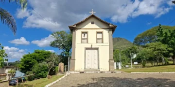 VÍDEO: Moradores denunciam situação da Capela Nosso Senhor dos Passos e atraso nas obras da Serra da Tormenta em Carmo do Rio Claro
