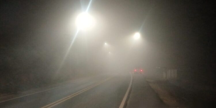 Neblina aumenta no Sul de Minas e reforça alerta para motoristas em rodovias da região