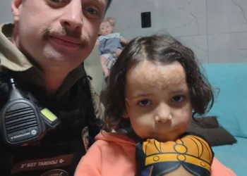 “Ela mudou minha vida para sempre”, diz PM após visita à criança salva em incêndio no Sul de Minas