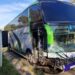 Motorista fica gravemente ferido após colisão entre carro e ônibus na MG-050, em Capitólio