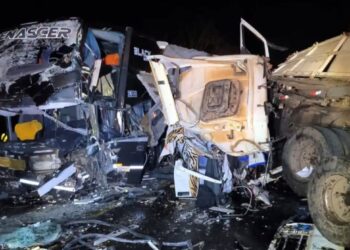 VÍDEO | Colisão entre ônibus, carreta e caminhonete deixa mortos e feridos na MG-050 em Piumhi