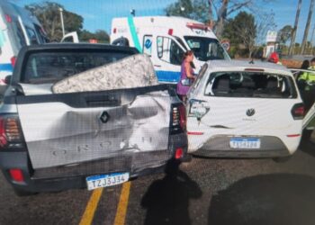Caminhão-tanque provoca engavetamento com quatro veículos na MGC-491 durante operação pare e siga