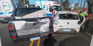 Caminhão-tanque provoca engavetamento com quatro veículos na MGC-491 durante operação pare e siga