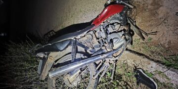 Casal morre em colisão entre carro e motocicleta na MG-449