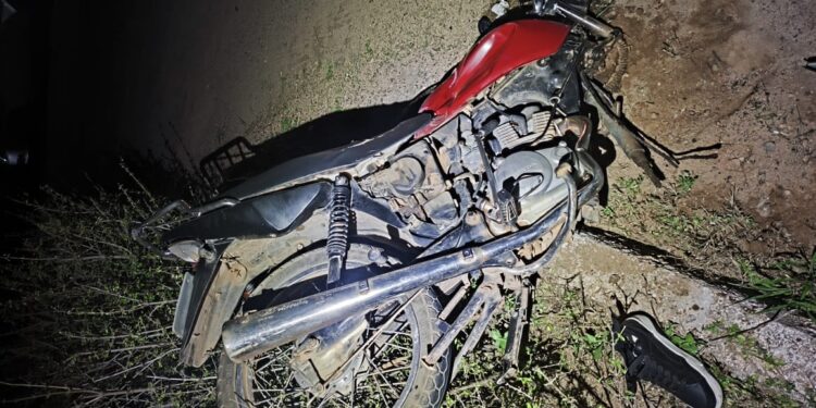 Casal morre em colisão entre carro e motocicleta na MG-449