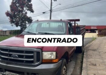 Caminhão roubado em Serrania é localizado; PM segue em busca dos suspeitos