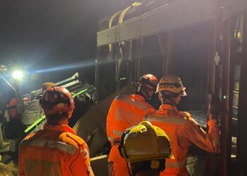 Carreta com carga viva tomba na MG-179 em Alfenas e mobiliza resgate de 66 bovinos