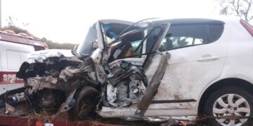 Colisão frontal na MGC-267 deixa uma pessoa morta e outra gravemente ferida