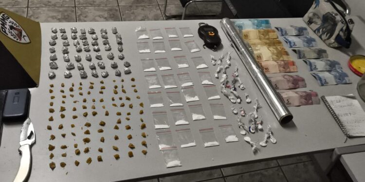 Polícia Militar prende suspeito de tráfico e apreende drogas em operação em São José da Barra