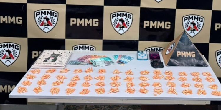 Três são presos por tráfico de drogas durante operação da PM em Passos
