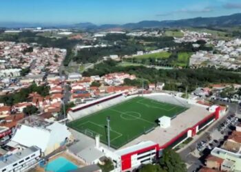Zagueiro da Seleção Brasileira participa de jogo beneficente com amigos em Extrema neste sábado