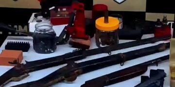 VÍDEO: Denúncia de violência doméstica termina com apreensão de armas e prisão em flagrante em Passos