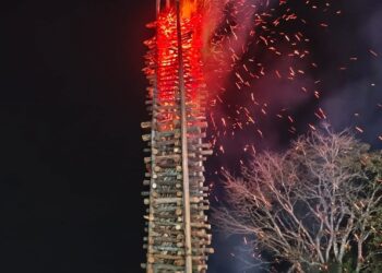 Fogueira marca abertura da tradicional Festa de São João Batista no Gravatá, em Passos