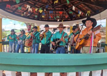 Encontro Folclórico reúne tradição, cultura e emoção na Praça do Coreto em Monte Belo