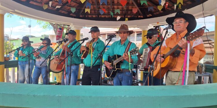 Encontro Folclórico reúne tradição, cultura e emoção na Praça do Coreto em Monte Belo