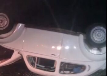 Capotamento de Fusca deixa ferido na MGC-491, em Monte Belo