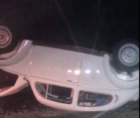 Capotamento de Fusca deixa ferido na MGC-491, em Monte Belo