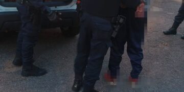 Homem é preso após se envolver em acidente e reagir a abordagem em Varginha