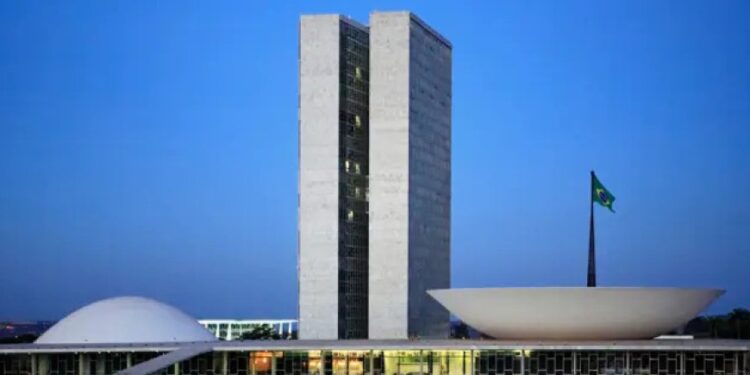 MOBILIZAÇÃO EM BRASÍLIA: PREFEITOS MINEIROS QUEREM BARRAR PAUTAS BOMBA E APROVAR ADICIONAL DO FPM